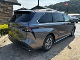 Used 2024 Toyota Sienna LE image 5