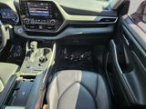 Used 2021 Toyota Highlander XLE image 4