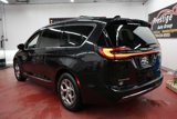 Used 2023 Chrysler Pacifica Limited image 6