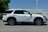New 2025 Nissan Pathfinder Platinum image 3