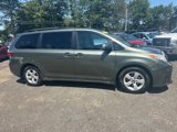 Used 2018 Toyota Sienna LE image 3