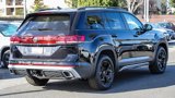 New 2025 Volkswagen Atlas Peak Edition SE image 4