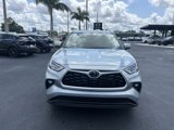Used 2025 Toyota Highlander XLE image 2