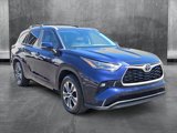 Used 2023 Toyota Highlander XLE image 3
