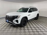 New 2025 Volkswagen Atlas Peak Edition SE image 3