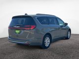 Used 2022 Chrysler Pacifica Touring-L image 6