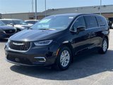 New 2025 Chrysler Pacifica Select image 3