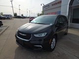 Used 2025 Chrysler Pacifica Select image 3