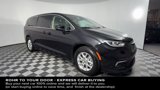 Used 2023 Chrysler Pacifica Touring-L image 3