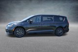 Used 2022 Chrysler Pacifica Touring-L w/ Uconnect Theater Family Group image 2