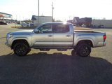 Used 2022 Toyota Tacoma SR5 w/ Technology Package image 2