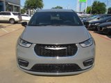 Used 2025 Chrysler Pacifica Select image 2