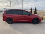 New 2025 Chrysler Pacifica Limited w/ Uconnect Theater Family Group image 3