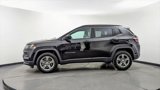 Used 2024 Jeep Compass Latitude image 2