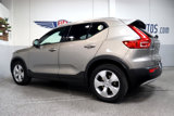 Used 2022 Volvo XC40 T4 Momentum image 3