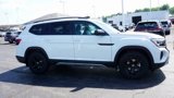 New 2025 Volkswagen Atlas Peak Edition SE image 4