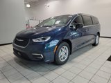 New 2025 Chrysler Pacifica Select image 3