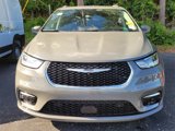 Used 2022 Chrysler Pacifica Touring-L w/ Uconnect Theater Family Group image 2