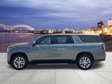 Used 2023 Chevrolet Suburban Premier image 2