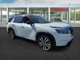 New 2025 Nissan Pathfinder Platinum image 2