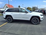 New 2025 Jeep Grand Cherokee Altitude image 4
