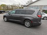 Used 2021 Chrysler Pacifica Touring-L image 4
