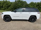 New 2025 Jeep Grand Cherokee Summit image 2