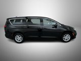 Used 2024 Chrysler Pacifica Touring-L image 4