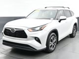 Used 2023 Toyota Highlander XLE image 3