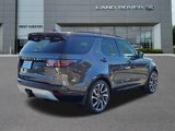 Used 2024 Land Rover Discovery Metropolitan Edition image 4