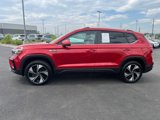 Certified 2024 Volkswagen Taos SE image 3