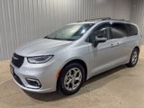 Used 2023 Chrysler Pacifica Limited image 3