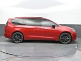 New 2025 Chrysler Pacifica Limited image 6