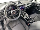 Certified 2025 Porsche Macan image 4