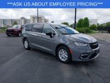 New 2025 Chrysler Pacifica Select w/ Uconnect Theater Family Group image 2
