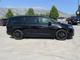 Used 2025 Chrysler Pacifica Limited image 2