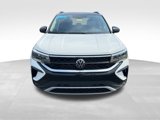 Used 2024 Volkswagen Taos SE w/ Panoramic Sunroof Package image 3