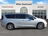 Certified 2023 Chrysler Pacifica Limited image 3