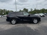 Used 2024 Toyota Highlander LE image 2