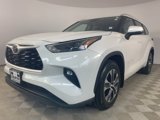 Used 2024 Toyota Highlander XLE image 3