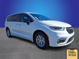 New 2025 Chrysler Pacifica Select image 2