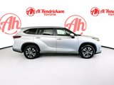 Used 2024 Toyota Highlander XLE image 2