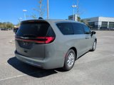 New 2025 Chrysler Pacifica Select image 4