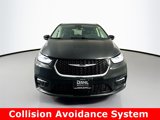 Used 2023 Chrysler Pacifica Touring-L image 3