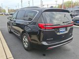 Used 2023 Chrysler Pacifica Limited image 5