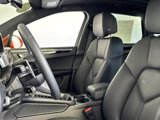 Certified 2024 Porsche Macan image 5