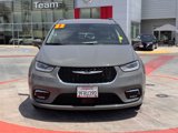 Used 2022 Chrysler Pacifica Touring-L image 3