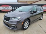 Used 2023 Chrysler Pacifica Touring-L image 3