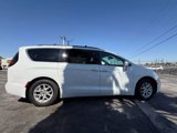 Used 2022 Chrysler Pacifica Touring-L image 6