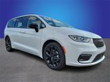 New 2023 Chrysler Pacifica Limited w/ S Appearance Package image 2